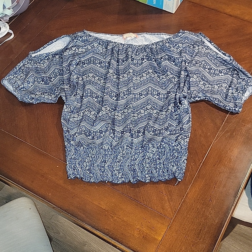 (J11) C'est LA Vie shirt size XL